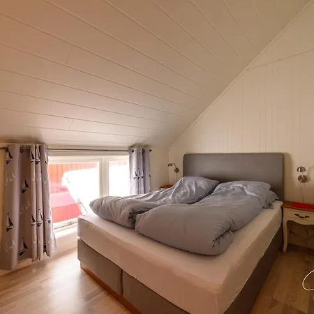 Lofotveggen Panorama 山林小屋 *
